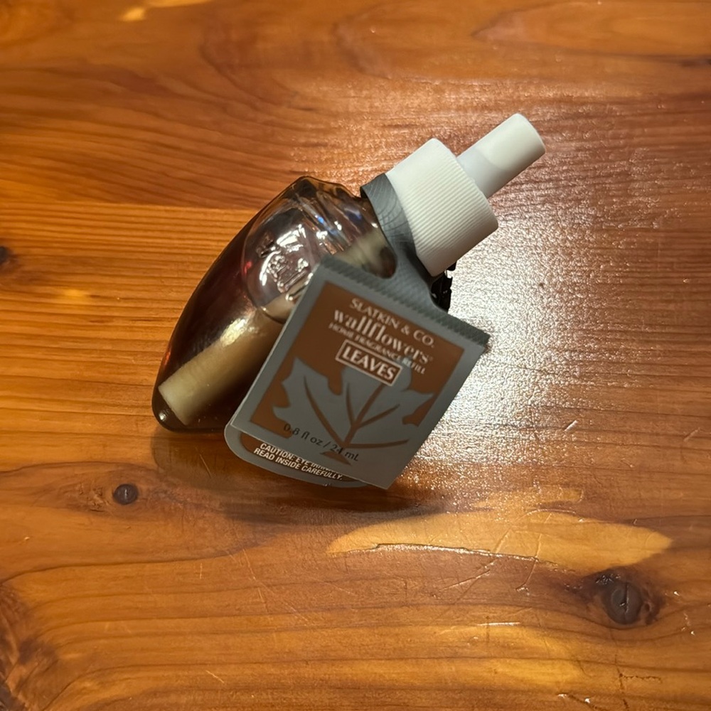 Bath & Body Works LEAVES Wallflower Home Fragrance Refill Bulb